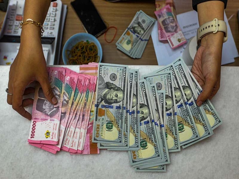 Nilai Tukar Rupiah Tertekan oleh Dolar AS, Faktor Global dan Domestik Jadi Pemicu Utama