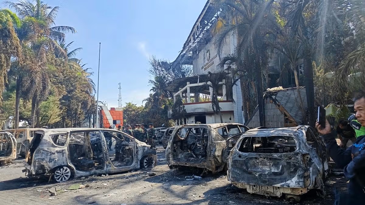 Gedung DPRD Makassar Terbakar, 67 Mobil Ikut Hangus