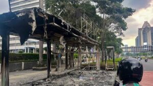 Polisi Ungkap Tersangka Pembakar Halte Transjakarta dengan Bom Molotov