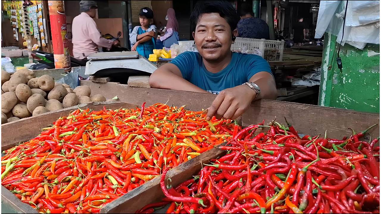 Harga Cabai di Sidoarjo Tembus Rp100.000: Pedagang Tertekan, Pembeli Menahan Diri