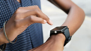 7 Penyebab Baterai Smartwatch Cepat Habis dan Cara Mengatasinya